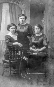 Hana Borenstein and sisters